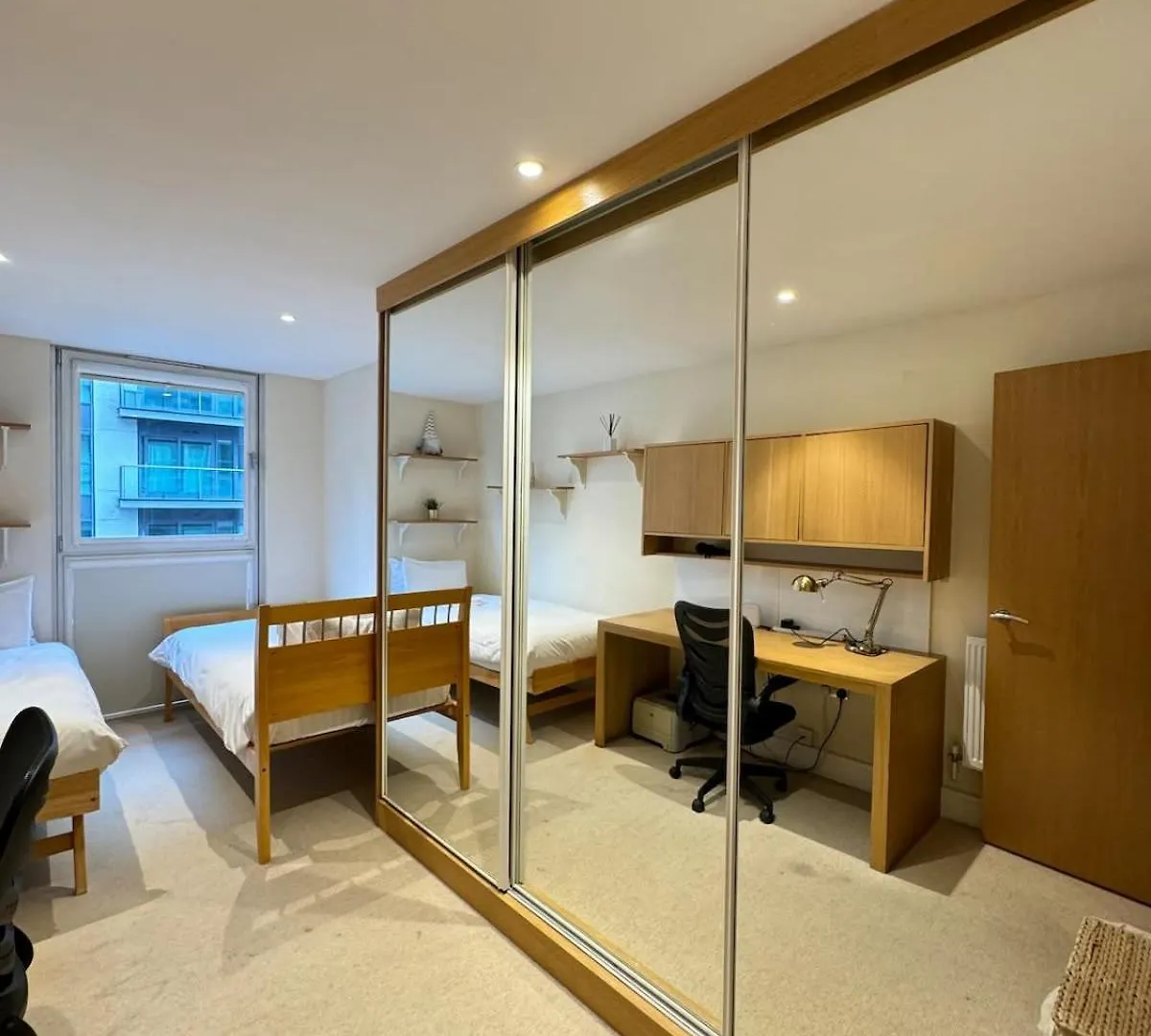Apartment Contemporary 2Bd Flat Wbalcony Canary Wharf! London