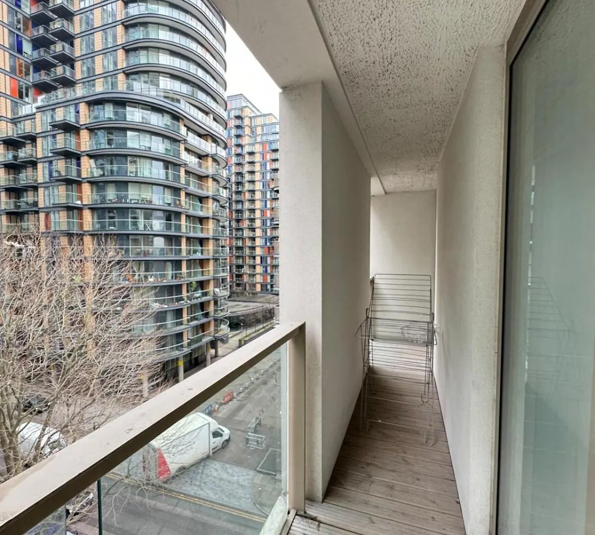 Contemporary 2Bd Flat Wbalcony Canary Wharf! London