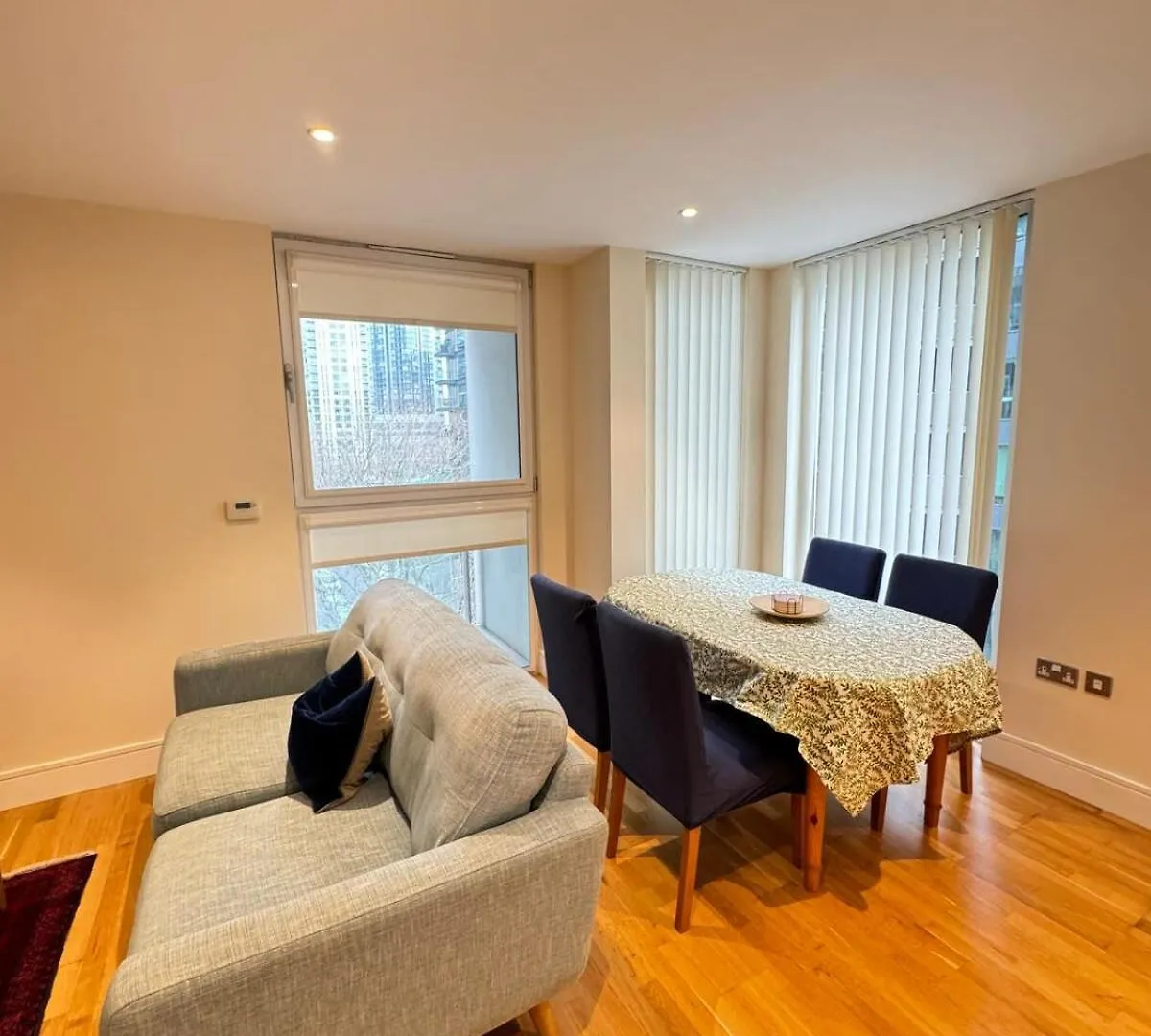 Contemporary 2Bd Flat Wbalcony Canary Wharf! London 0*,
