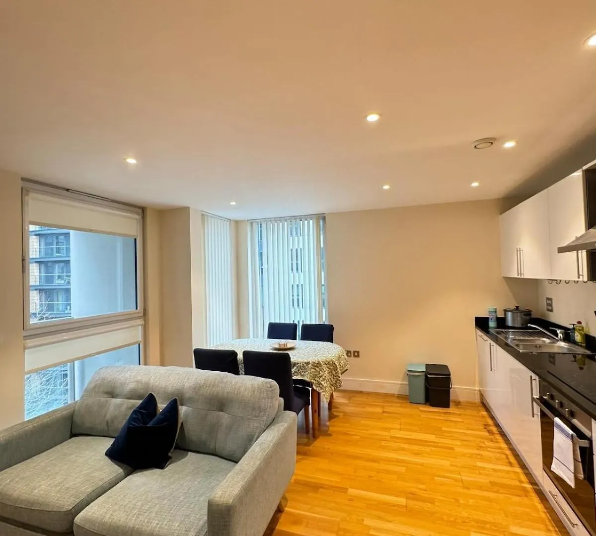 Contemporary 2Bd Flat Wbalcony Canary Wharf! London Lägenhet