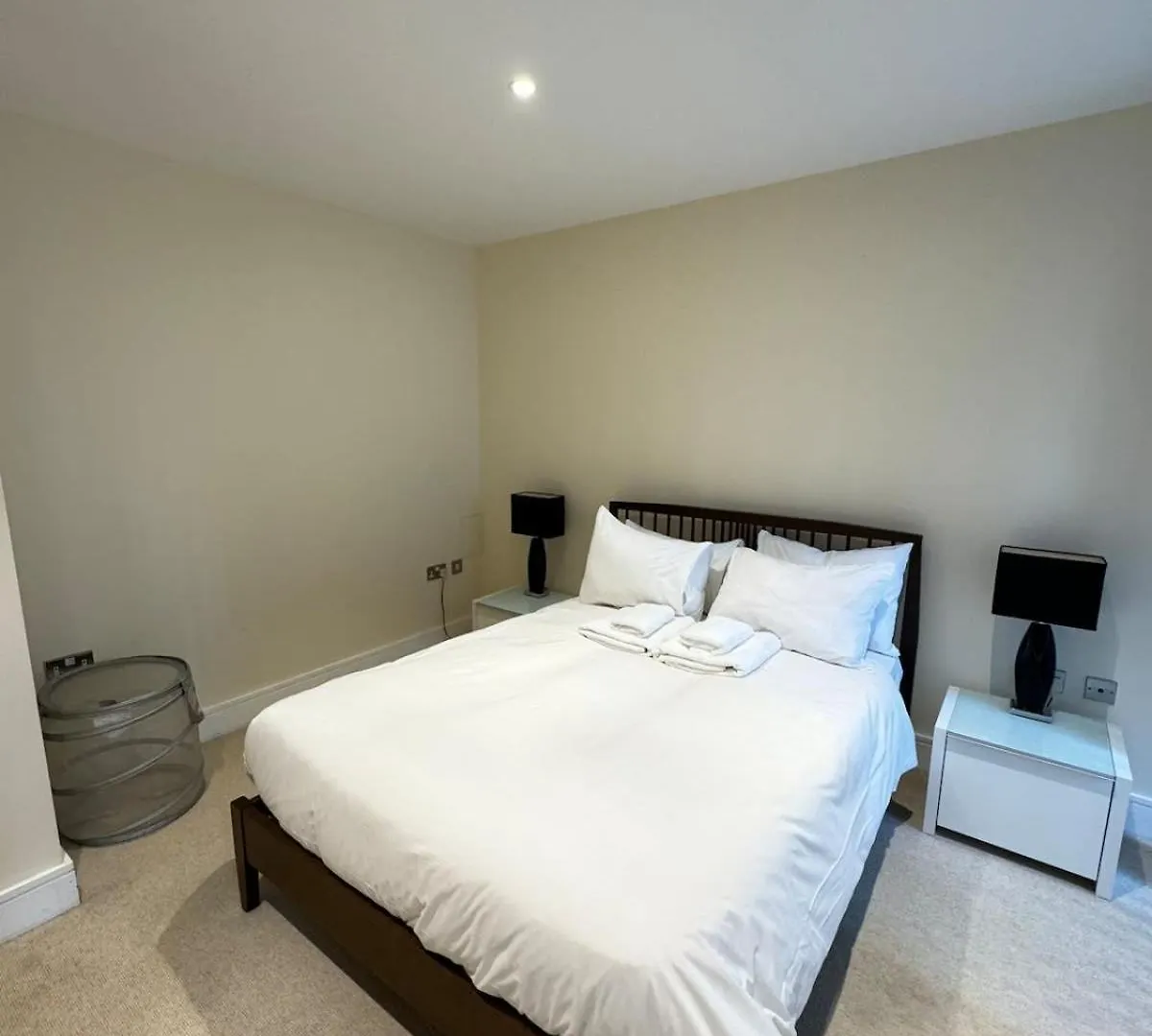 Contemporary 2Bd Flat Wbalcony Canary Wharf! London